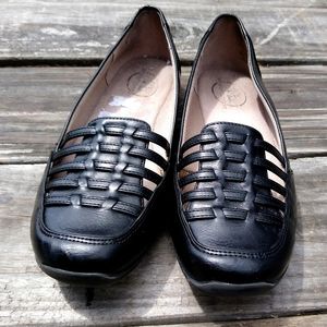 Size 7.5W black flats Life Stride